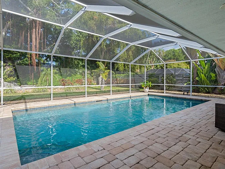 606 Owl Way — Photo 33