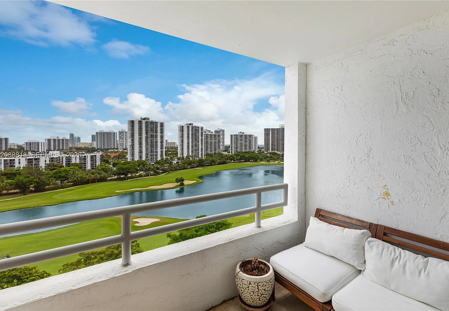 Delvista Towers Condo — Photo 3