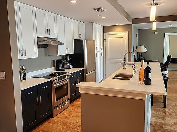 4th image of 1238 E Kennedy Blvd Unit 405