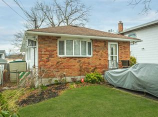 221 Fir Grove Rd, Ronkonkoma, NY 11779