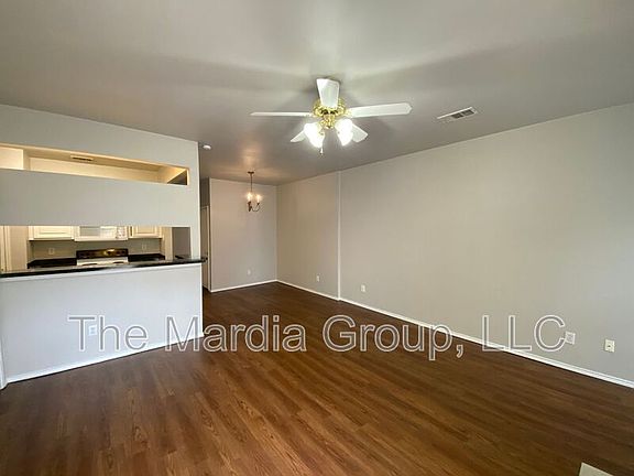 3rd image of 3868 Brandon Park Dr