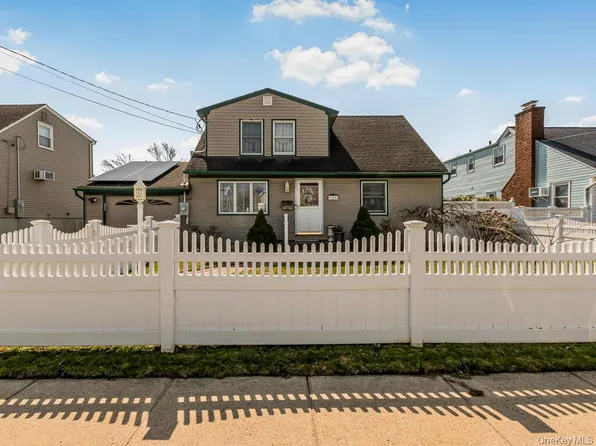 159 Montgomery Avenue, Oceanside, NY 11572