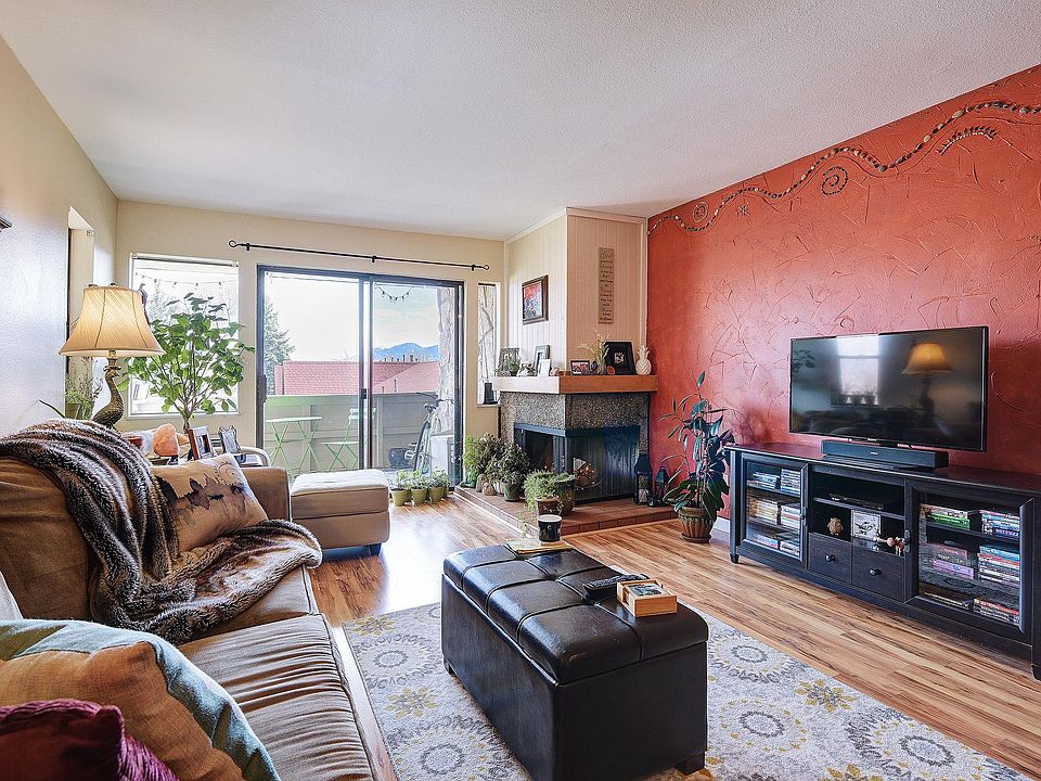 Large living space with balcony view of flatirons