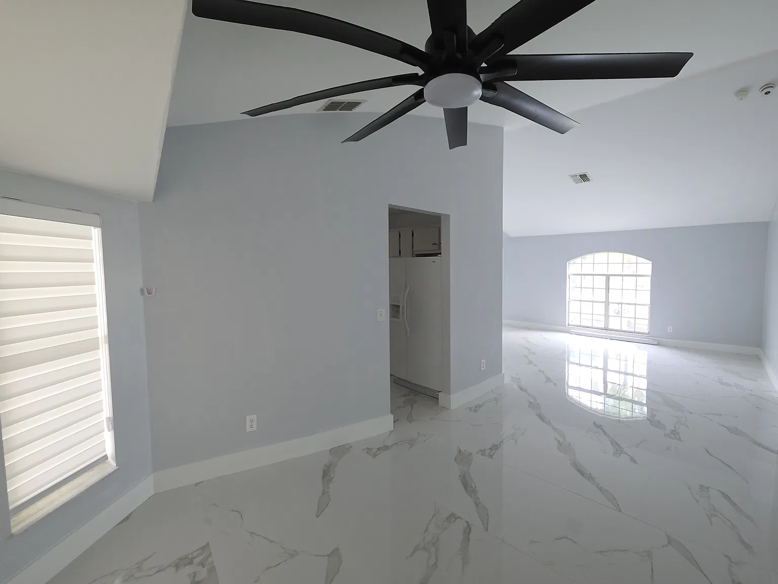 4 bed, 1921 sqft, $2,150 — Photo 2