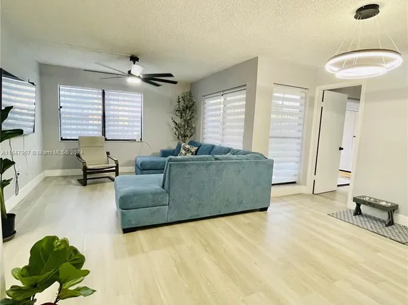 10845 NW 7th St APT 15-12, Miami, FL 33172