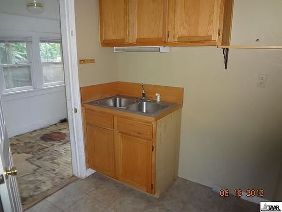 4th image of 211 Crawford St