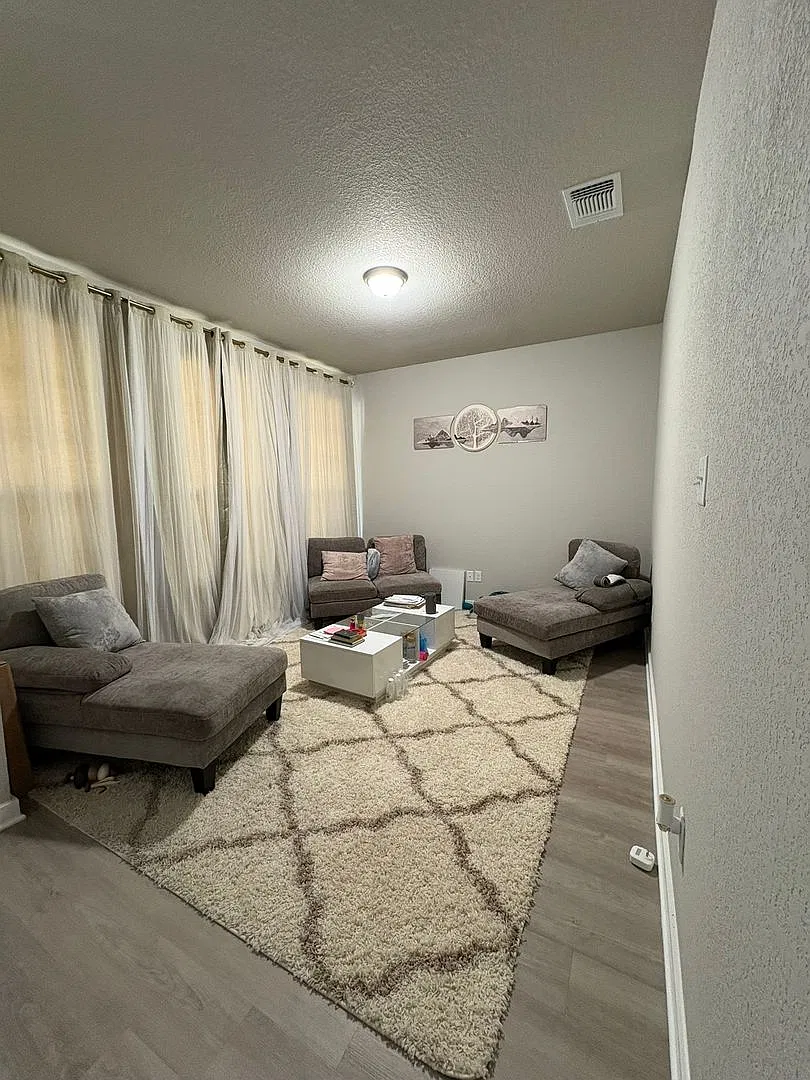 Stunning 3 bedroom in new subdivision — Photo 2