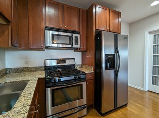 828 W Grace St APT 602, Chicago, IL 60613