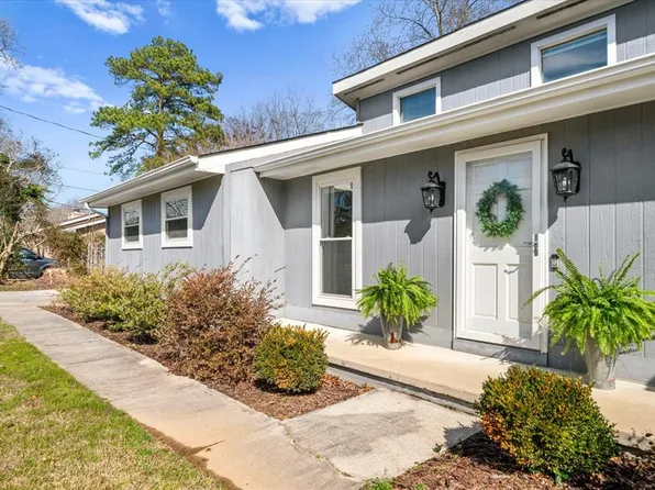 3012 E Brookhaven Cir, Dalton, GA 30720