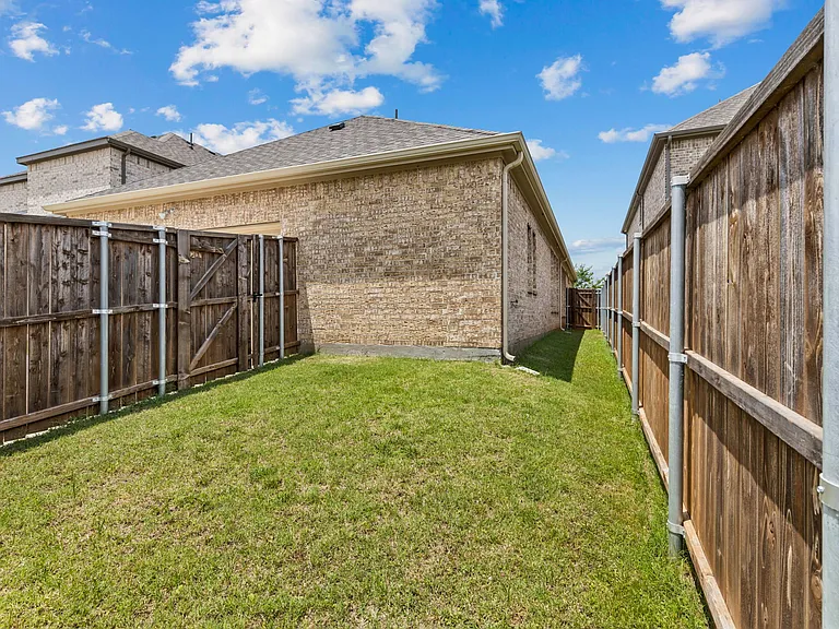 1104 Milfoil Dr — Photo 20