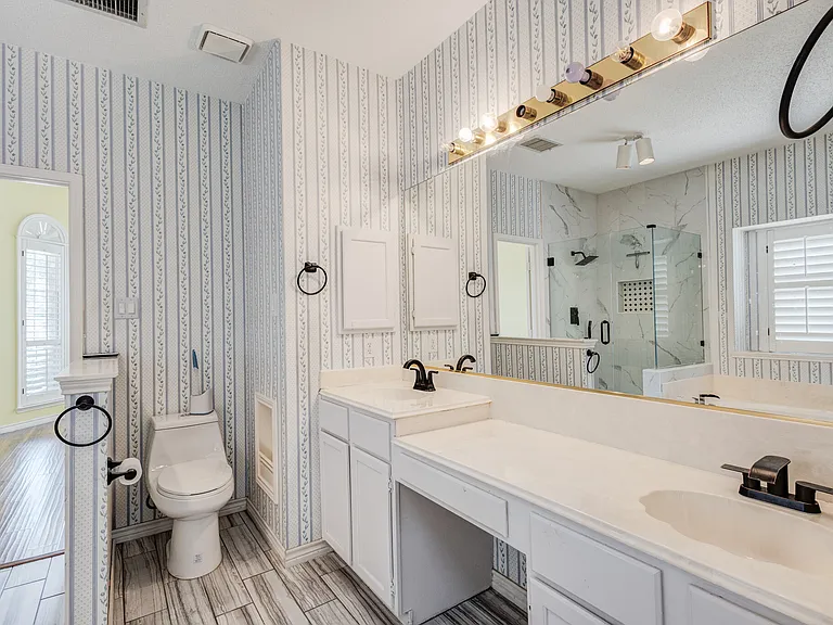 1726 Northampton Dr — Photo 18