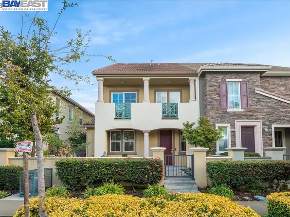 26348 Saklan Rd, Hayward, CA 94545