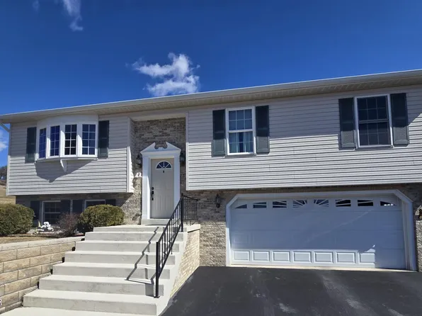 6 Julia Dr, Lock Haven, PA 17745