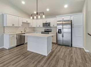242 Divide Dr, Horace, ND 58047