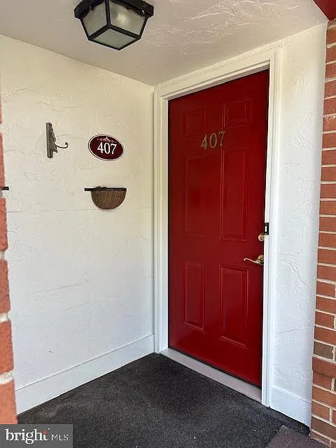750 E Marshall St — Photo 2