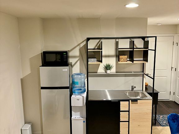5th image of 214 W General Grey Ct