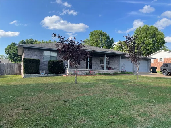 1218 Laura Ave, Berryville, AR 72616