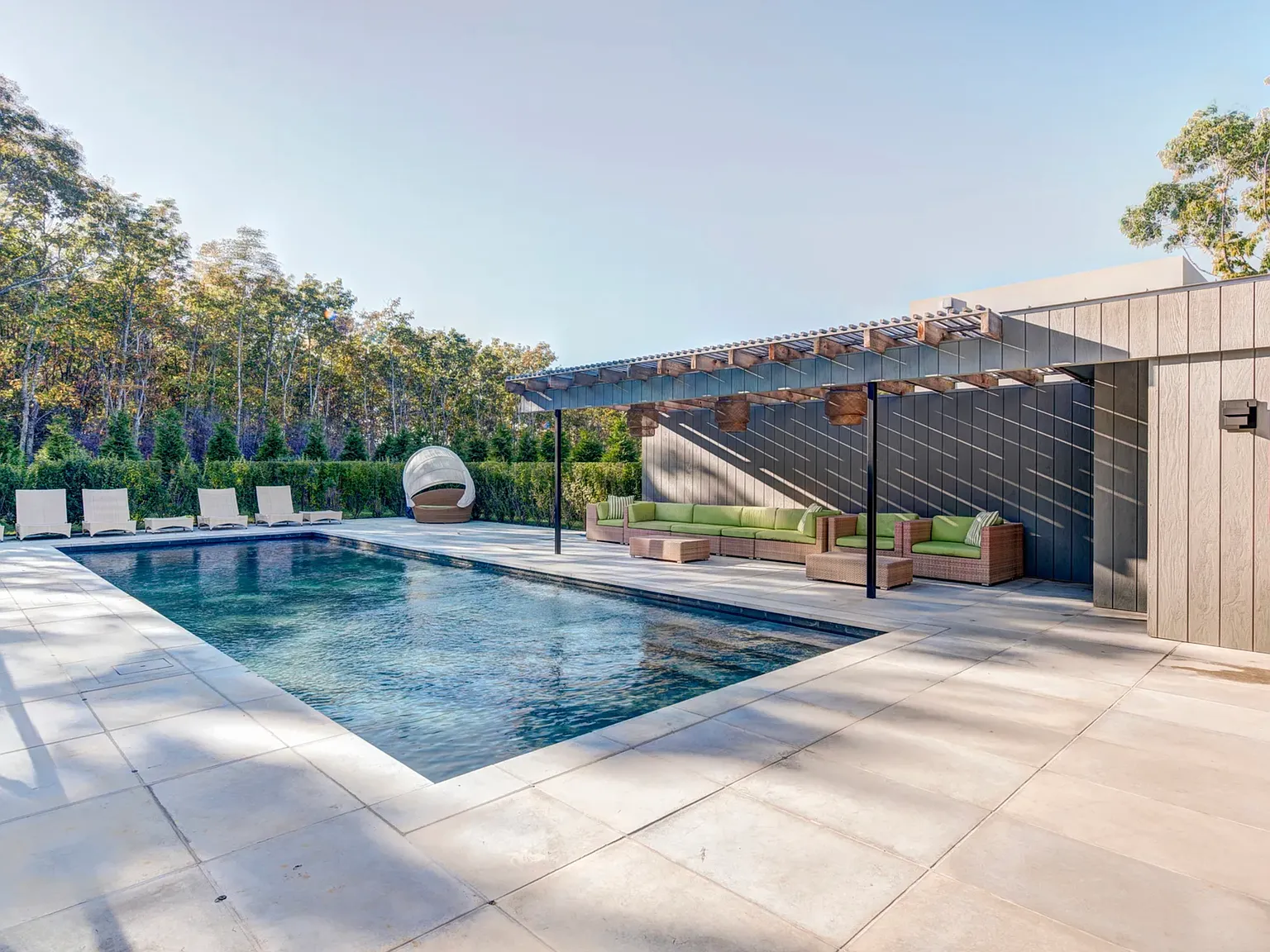 A Modern Masterpiece for Your Perfect Summer Retreat — Photo 2