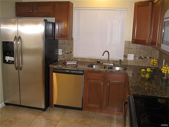 5th image of 6711 Blossom View Dr
