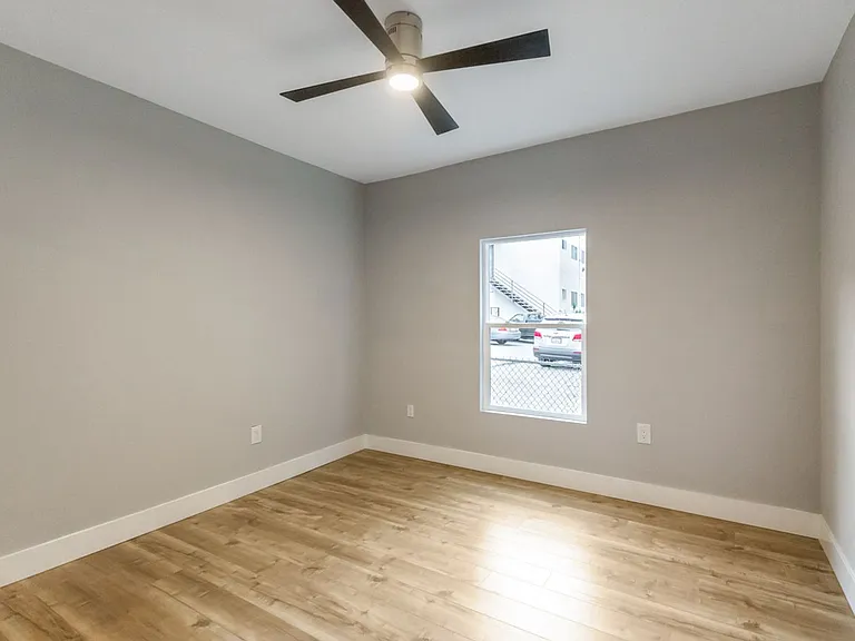 Beautiful 2 bedroom in Echo Park/Silver Lake with parking! **2 weeks off the rent — Photo 16