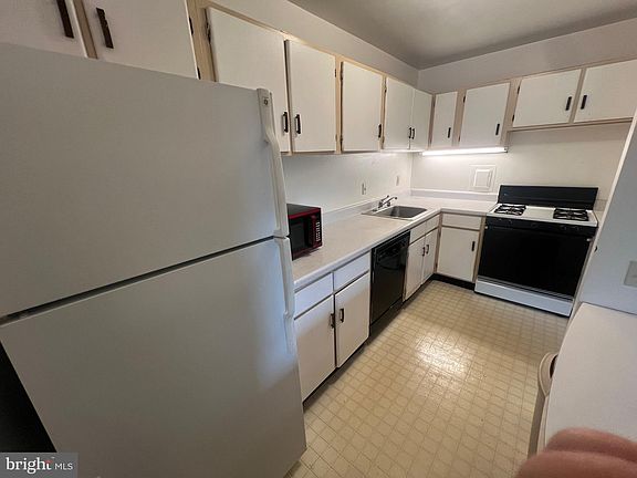5th image of 1747 Edgewood Hill Cir APT 204