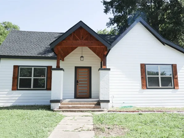 617 E 9th St, Bonham, TX 75418