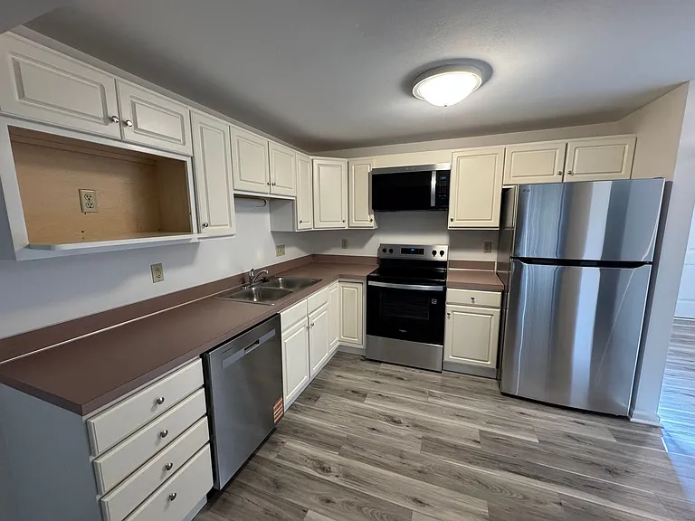323 Gillespie Ave — Photo 8