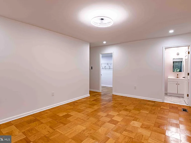 1 Stonehenge Cir #2 — Photo 47