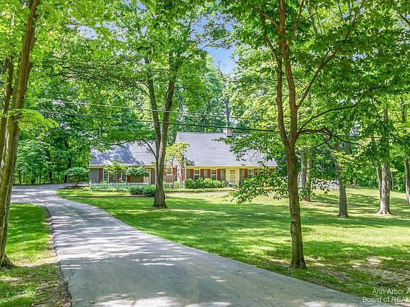 2nd image of 2770 Parkridge Dr