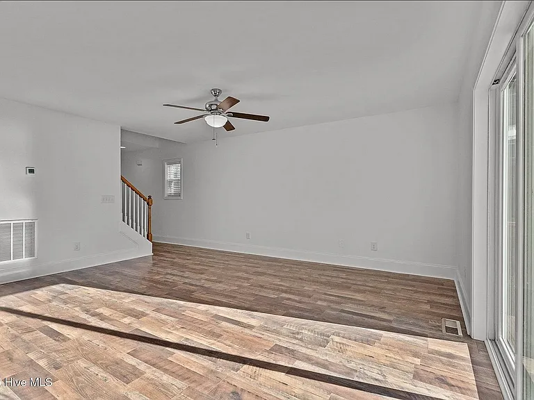 426 W Illinois Ave — Photo 7