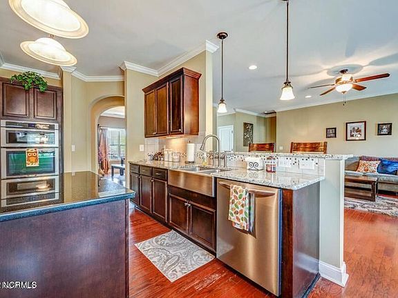4th image of 3604 Flora Dr