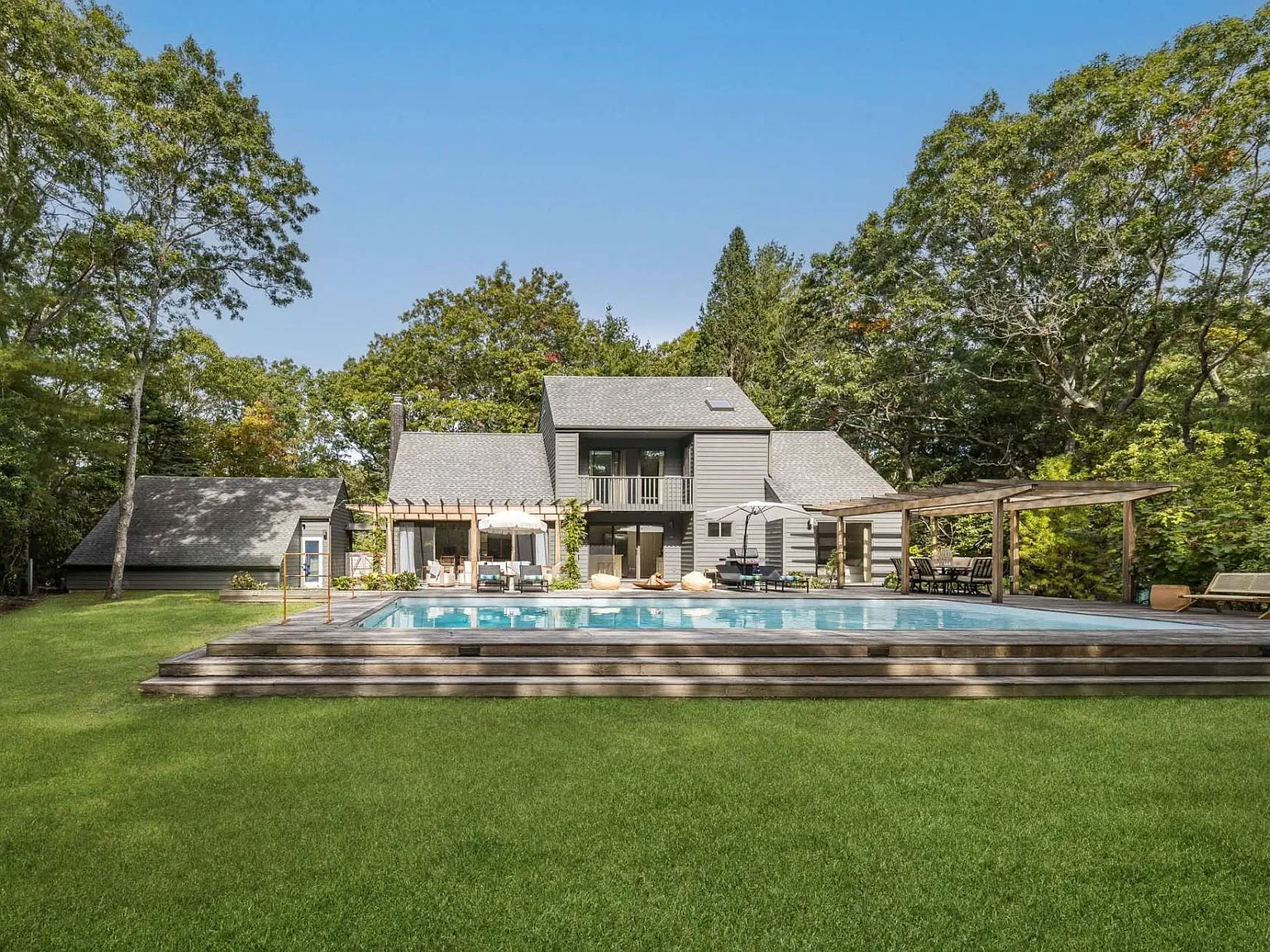 Pool Days, Beach Mornings, Hamptons Nights — Photo 2