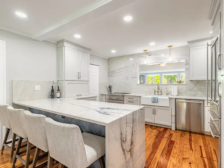 63 E Bayshore Dr — Photo 4