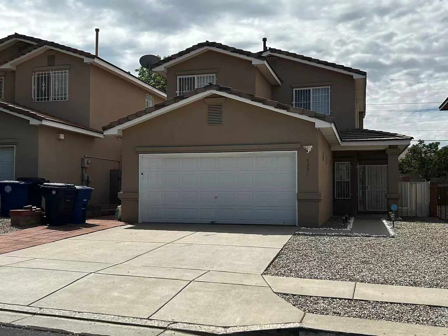 4 bed, 1736 sqft, $2,500 — Photo 1