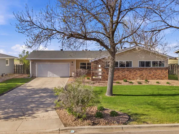 626 Willow Dr, Aberdeen, SD 57401