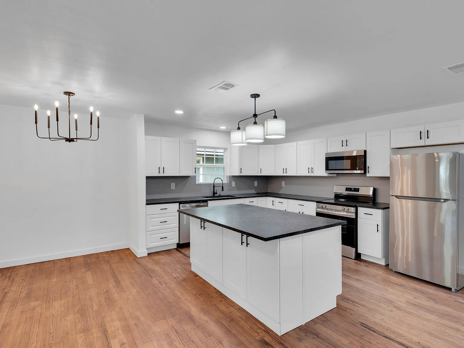 4 bed, 1778 sqft, $2,200 — Photo 4