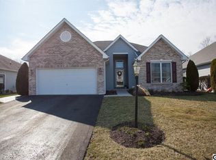 13 Longwood Dr, Mechanicsburg, PA