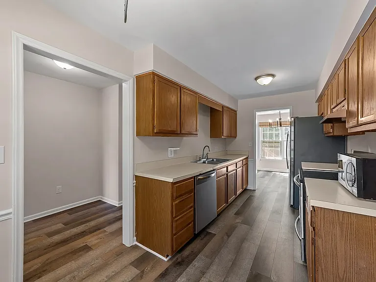102 Shady Spring Pl — Photo 7