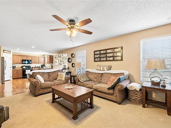 2nd image of 1477 Crescent Dr
