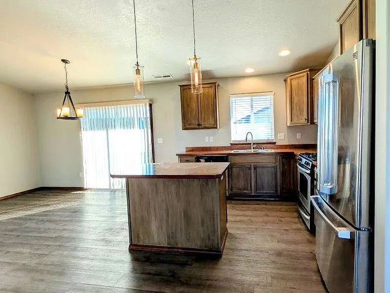 4610 Seville Dr — Photo 12
