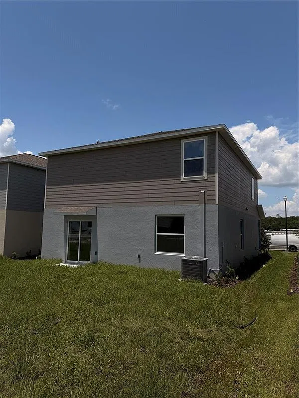 4 bed, 2.5 bath, 1874 sqft, $2,525 — Photo 2