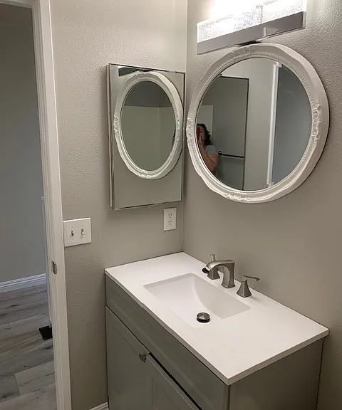 Upstairs full bathroom