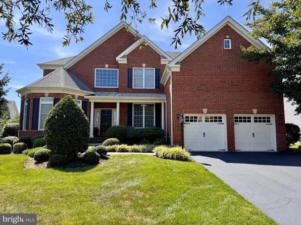 5813 Waterloo Bridge Cir, Haymarket, VA 20169