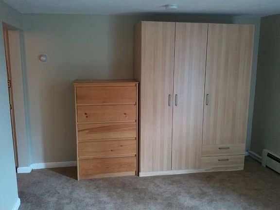 Semi-Furnished/Wardrobe