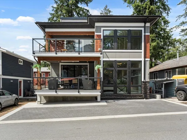 413 Maple St, Fraser Valley, BC V2R 4Z3