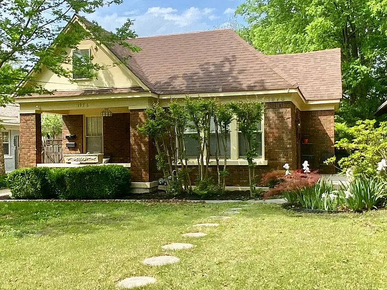 Adorable 100 year old Bungalow. Lovingly maintained.