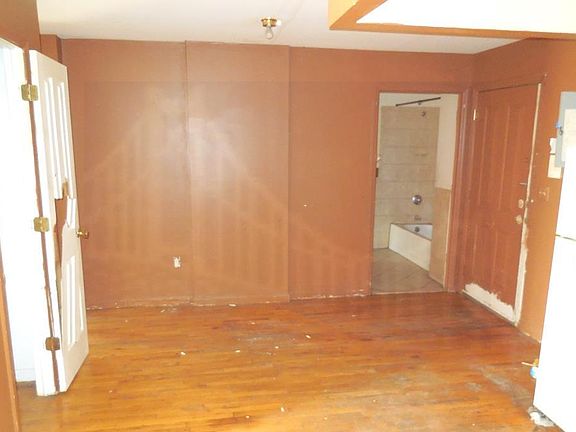 3rd image of 722 E 217th St APT 1B