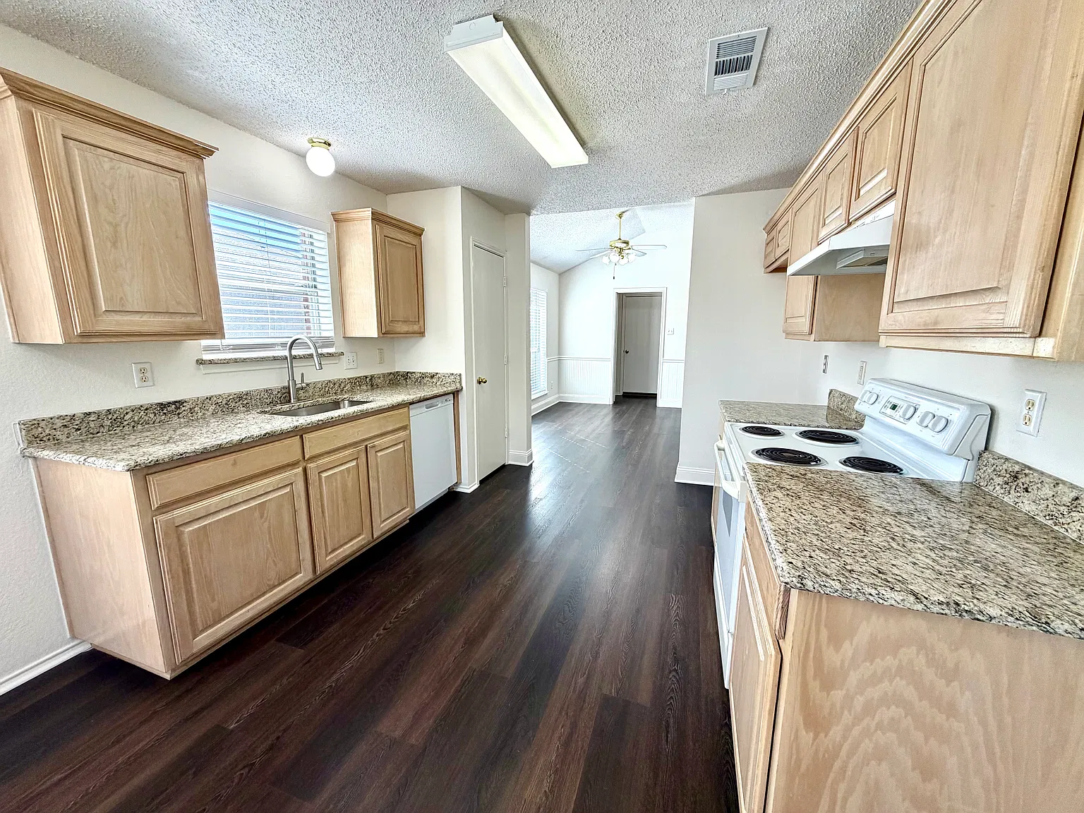 4 bed, 1775 sqft, $2,125 — Photo 4