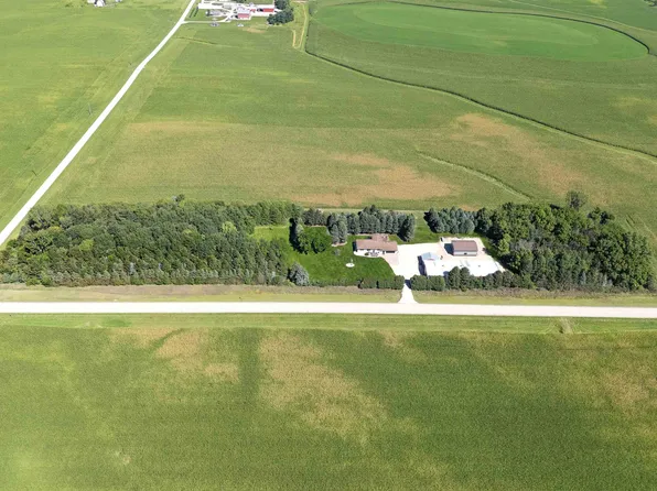 28841 E Worthington Rd, Farley, IA 52046