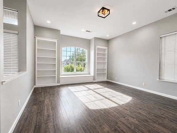 2nd image of 621 Pecan Dr